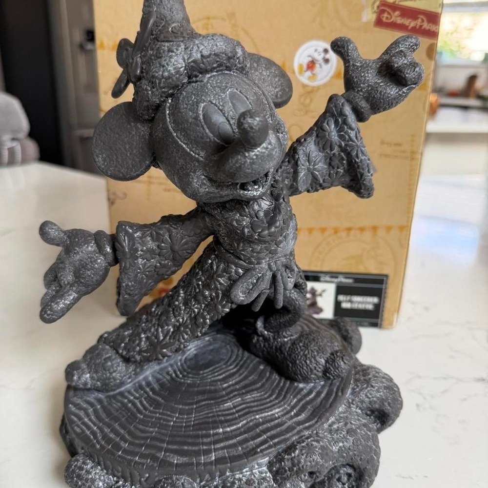 Disney Parks Sorcerer Mickey Topiary Statue EPCOT Flower Garden Festival 2017